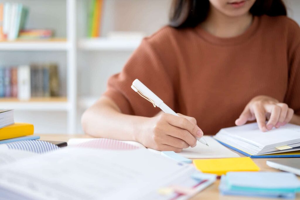 Best Way to Write Your College Assignment for UAE