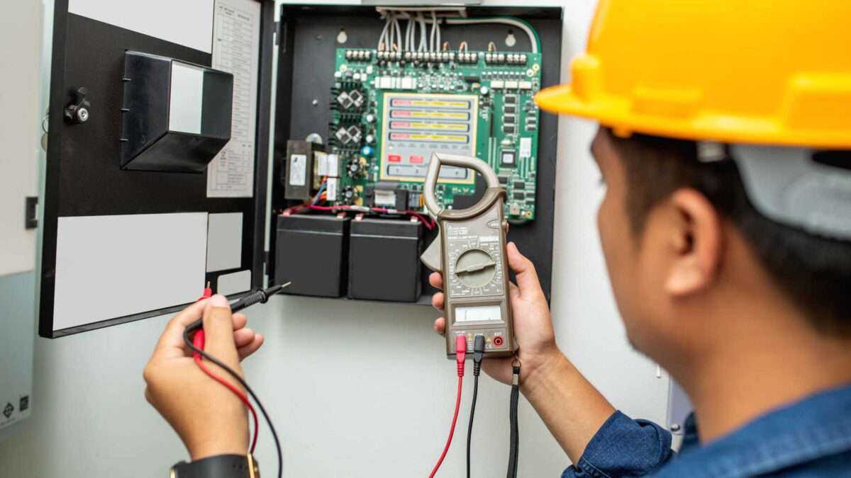 6 Signs You Need to Call an Electrical Contractor