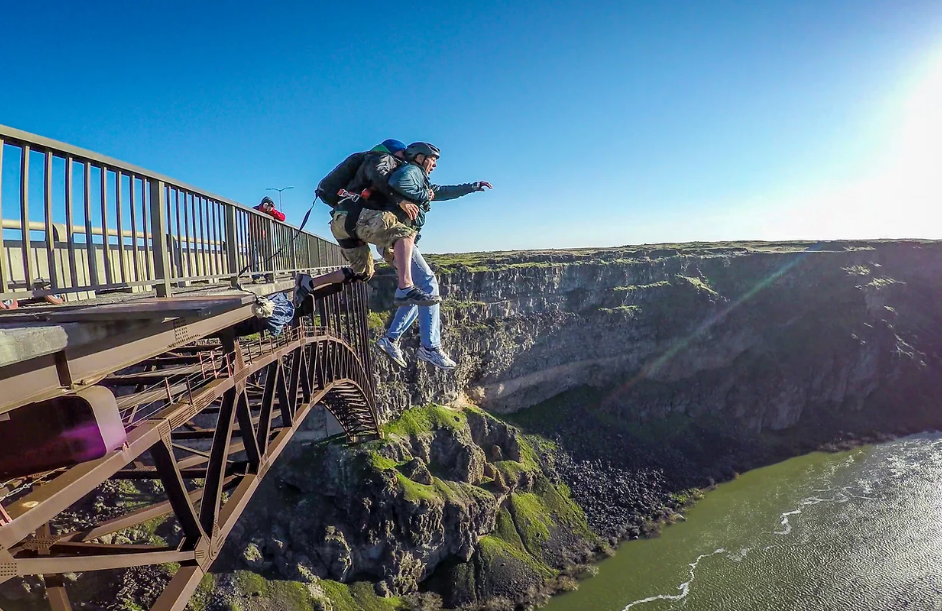 Бейс Джампин с моста. Колонны Нельсона Base jumping. Tandem Base Jumps. Into the Bridge.