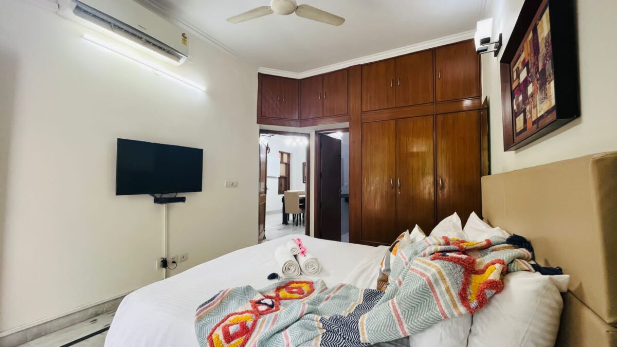 Hotel vs. Service Apartments: A Staybluo Perspective in Delhi