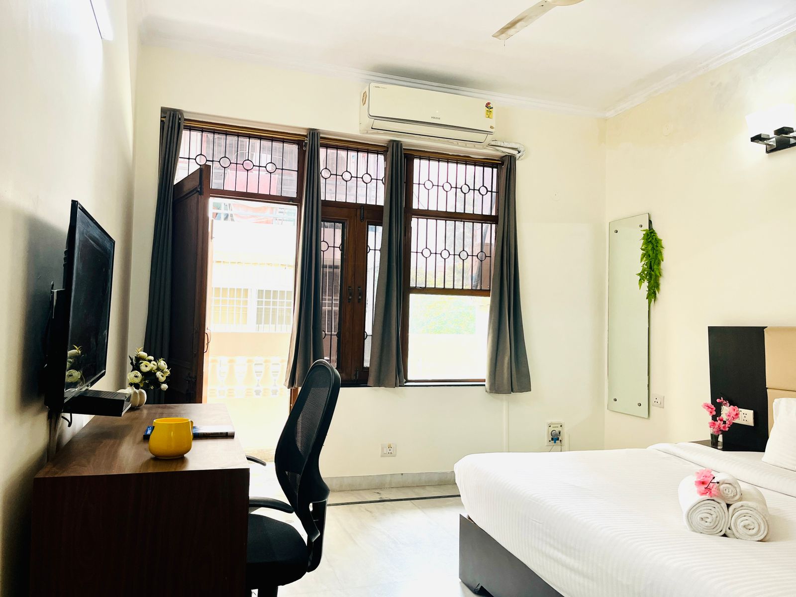 Service Apartments DLF Galleria