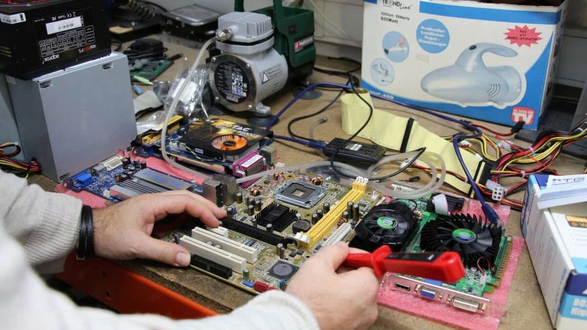 The Crucial Responsibilities of Computer Repair Services