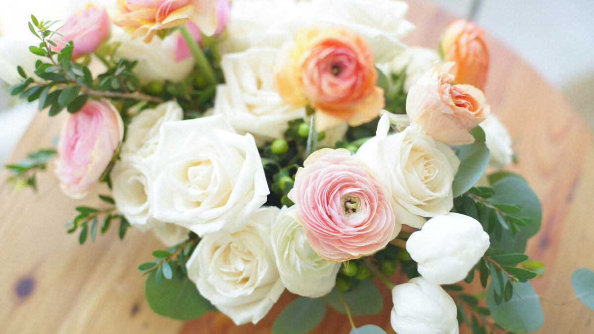 Bright and Elegant: Yellow and White Flowers for Every Occasion