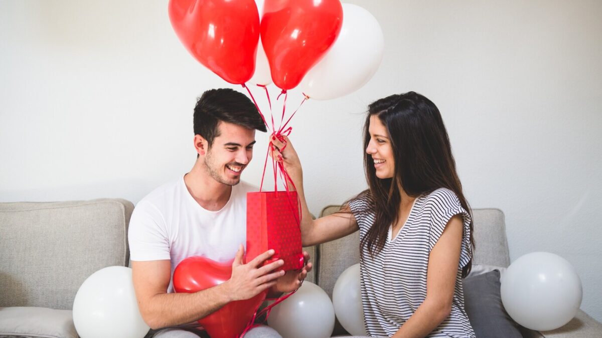 Customized Couple Gifts: The Perfect Blend of Personalization and Practicality