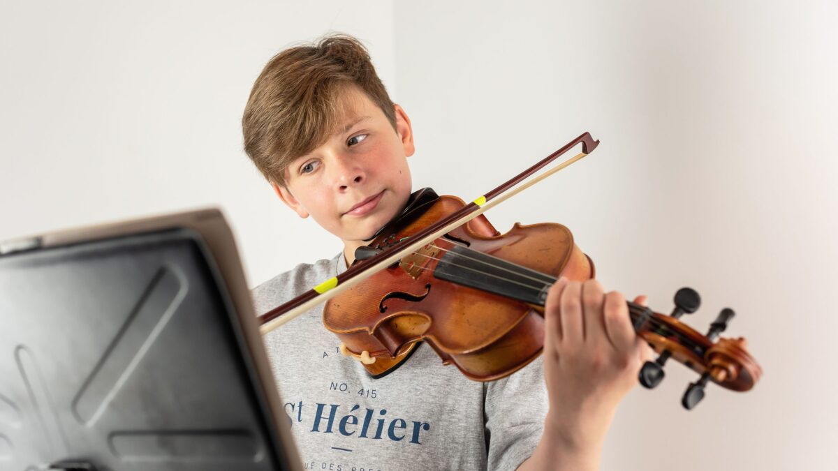 Master the Violin with Expert Lessons at the Volo Academy of Music in Edmonton