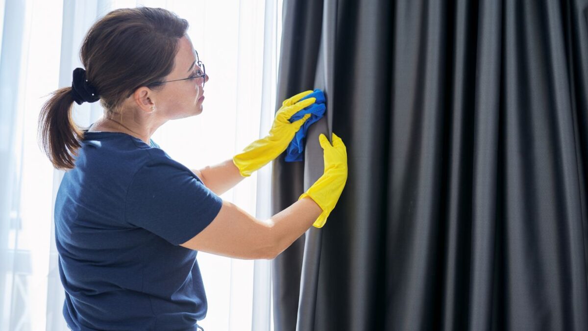 Curtain Cleaning Hacks: Quick and Easy Solutions