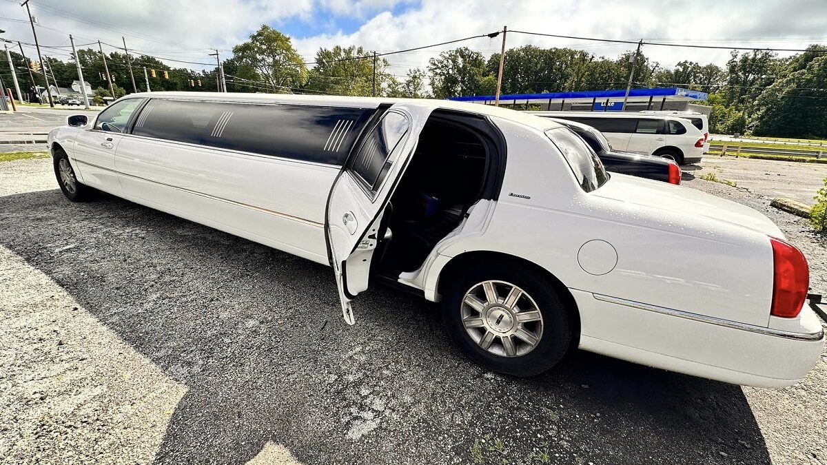 Prom Night Perfection: Highland Limo Service for Unforgettable Memories