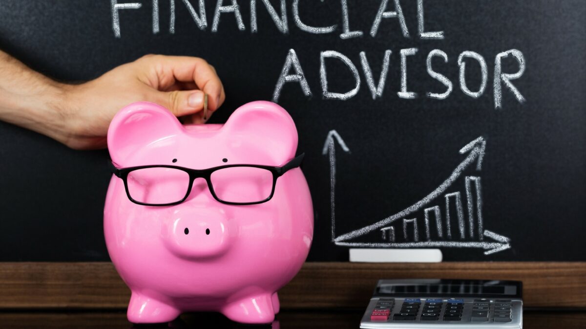 What Is The Role of a Financial Advisor in Financial Planning?