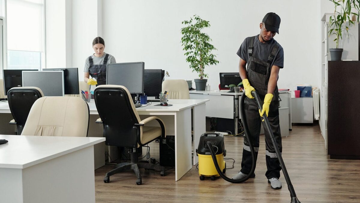 Commercial Cleaning in CT: Ensuring Hygiene and Productivity