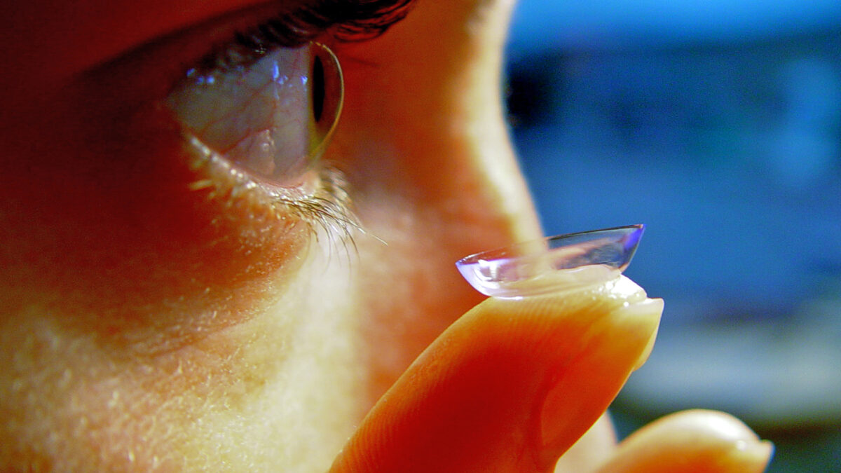 How to Take Care of Contact Lenses During Summer