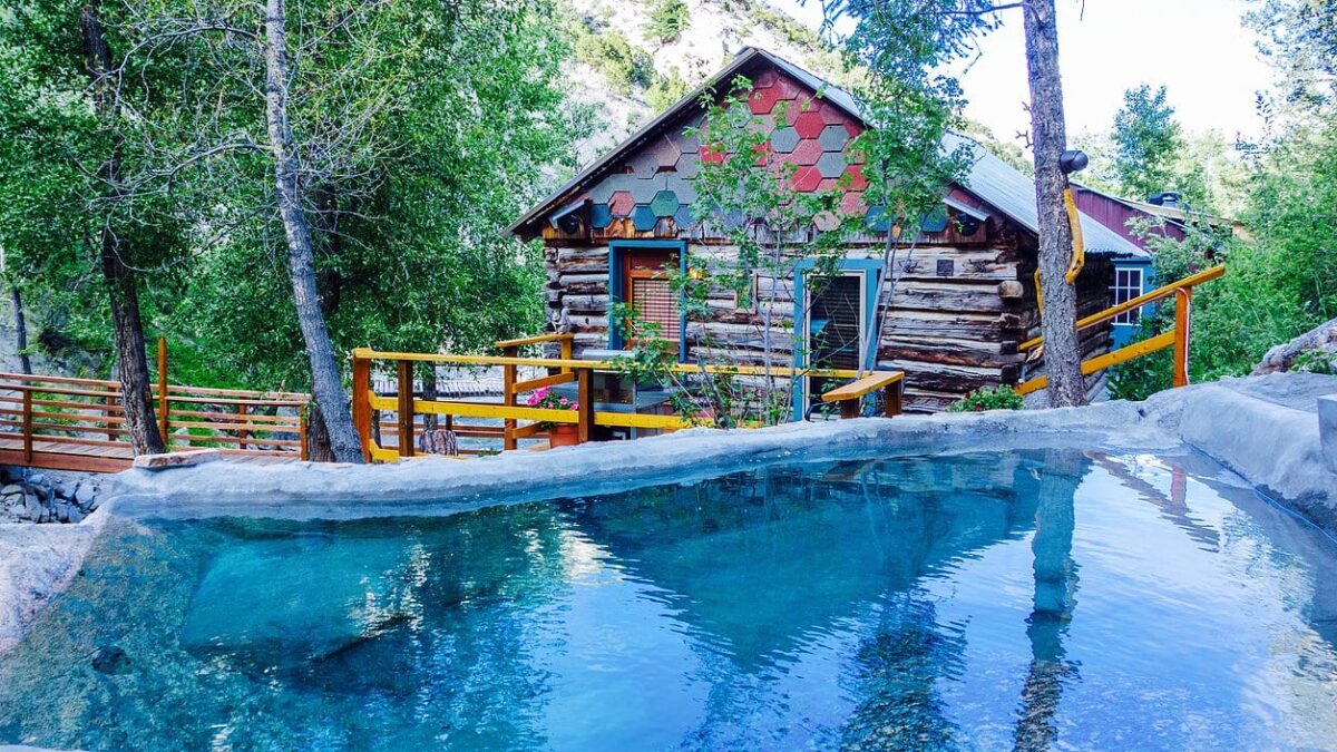 Romantic Getaways in Colorado: Hot Springs, Cabins & Scenic Beauty