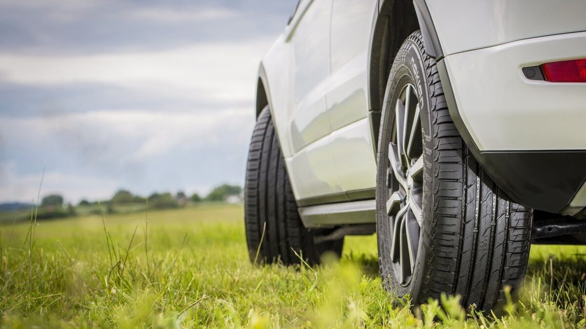 How to Choose the Best All-Season Tyres for Your Car