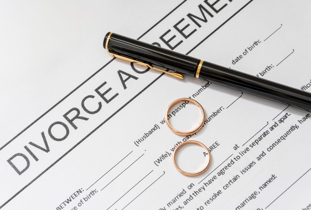 What Should You Know Before Hiring a Divorce Lawyer?