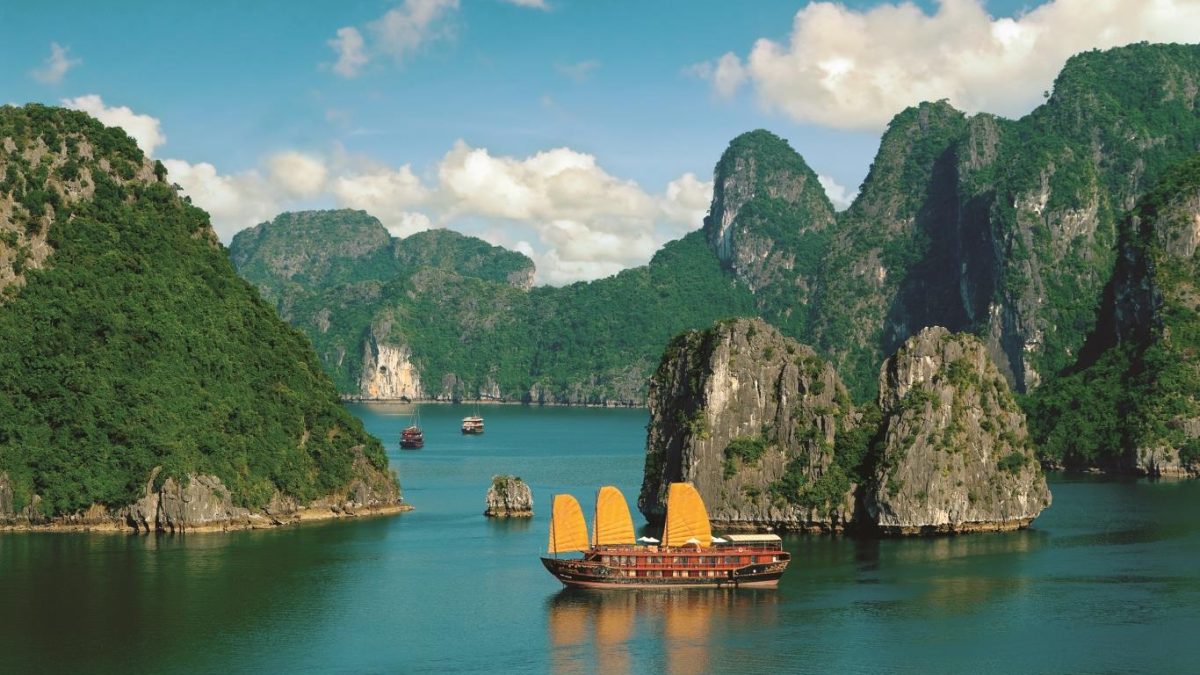 Top 5 Reasons to Book a Private Vietnam Tour Package with Xin Chao Private Vietnam Tour Guide